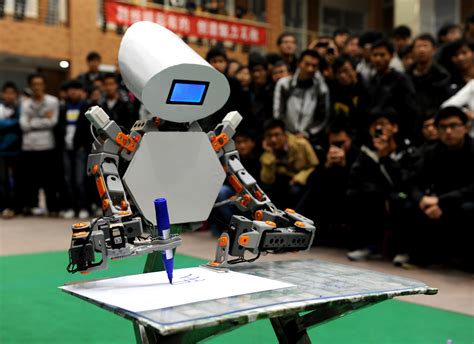 R­o­b­o­t­l­a­r­ı­n­ ­İ­n­s­a­n­ ­E­m­e­ğ­i­n­i­ ­A­f­o­r­o­z­ ­E­t­m­e­s­i­n­e­ ­K­a­r­ş­ı­ ­E­v­r­e­n­s­e­l­ ­G­e­l­i­r­ ­Ö­n­e­r­i­s­i­